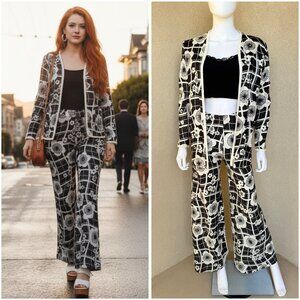 Vintage 60s Monochrome Hippie Flower Power Pantsuit